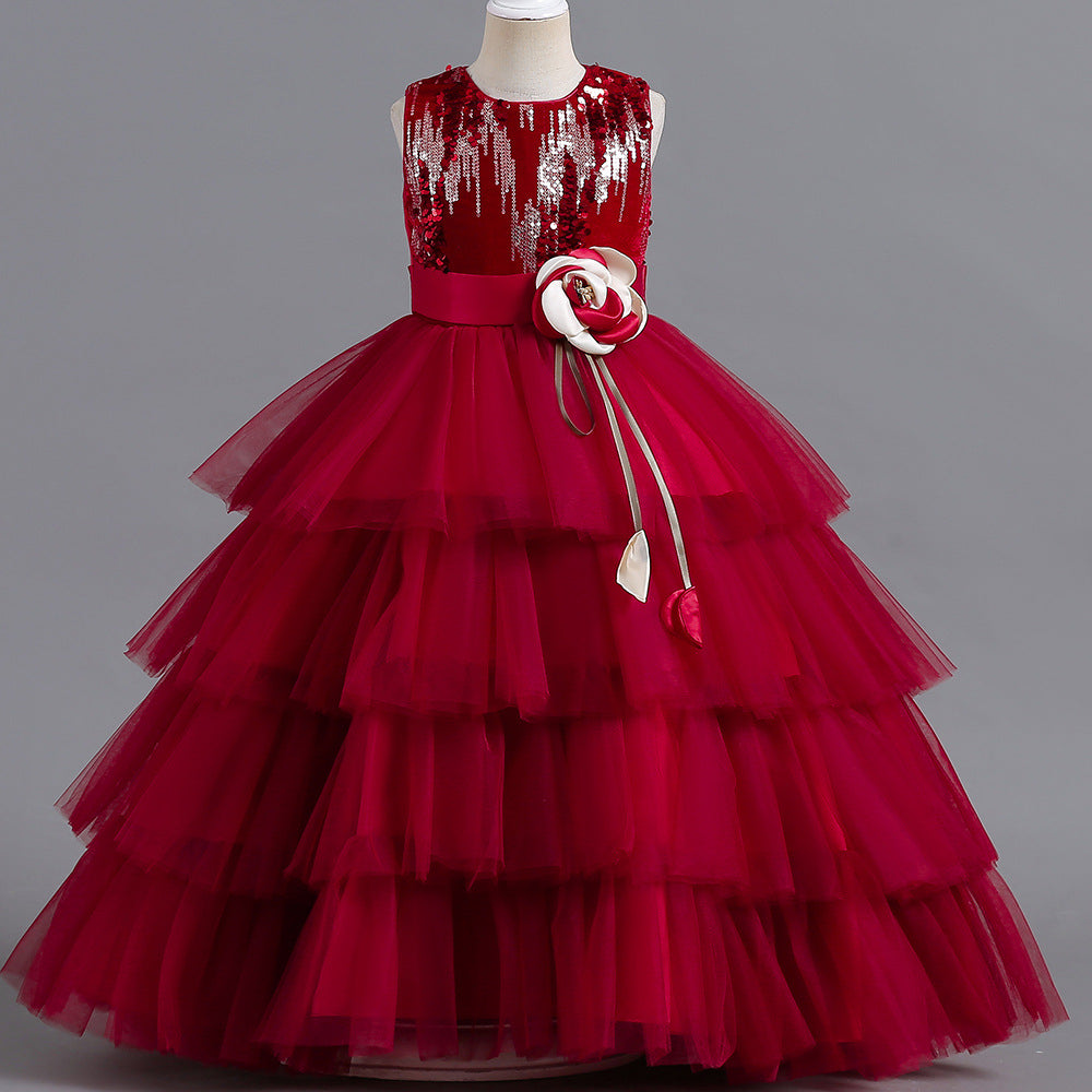 Children Host The Walk Show And Perform The Piano In A Fluffy Dress